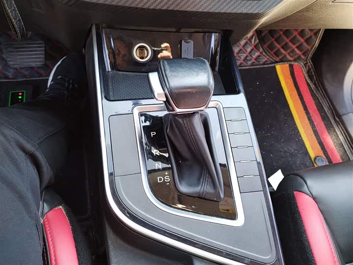 Фото 14 - Dongfeng Forthing T5