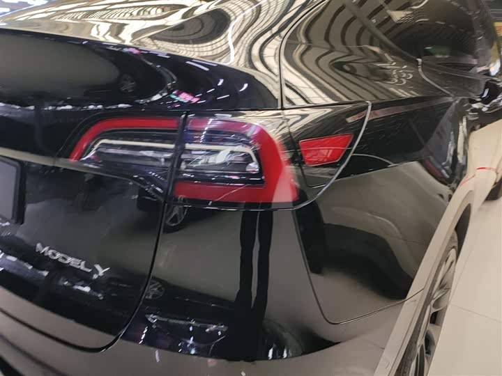 Фото 10 - Tesla Model Y