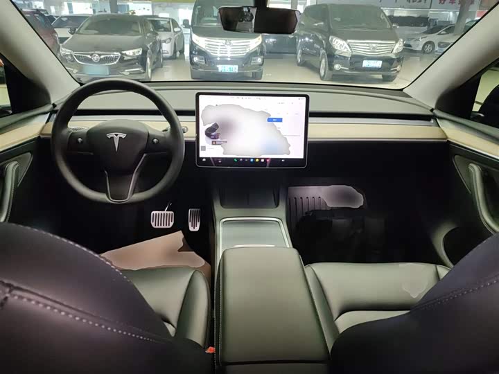 Фото 13 - Tesla Model Y