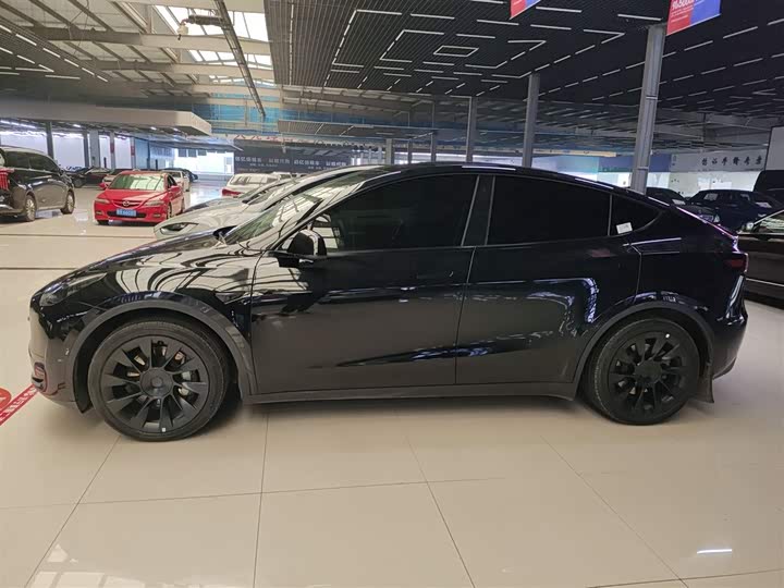 Фото 6 - Tesla Model Y