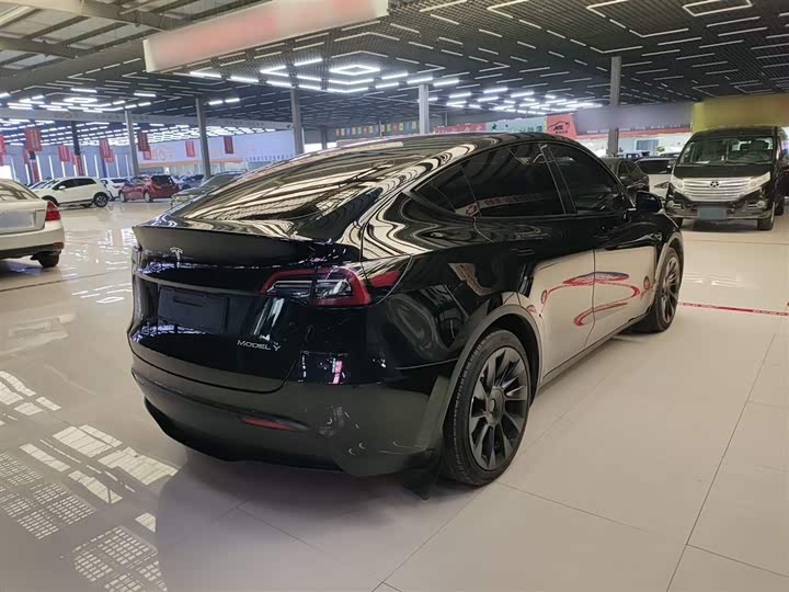 Фото 9 - Tesla Model Y