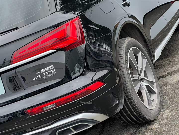 Фото 11 - Audi Q5L