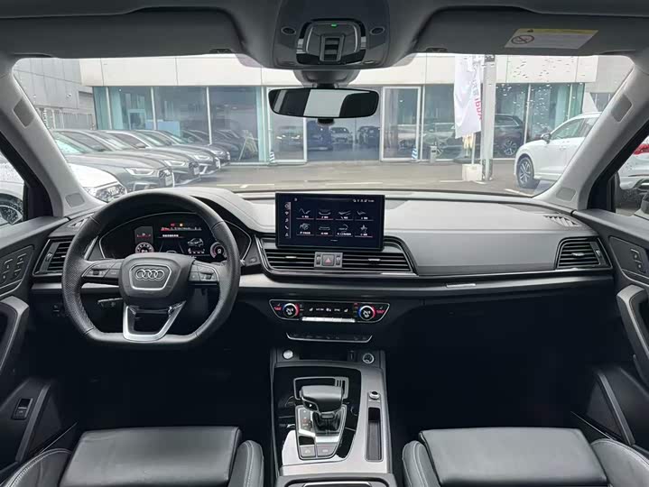 Фото 13 - Audi Q5L