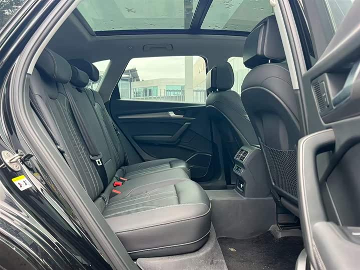 Фото 17 - Audi Q5L