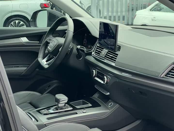 Фото 19 - Audi Q5L