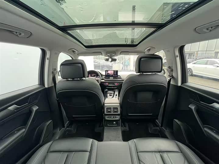 Фото 20 - Audi Q5L