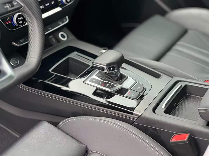 Фото 22 - Audi Q5L