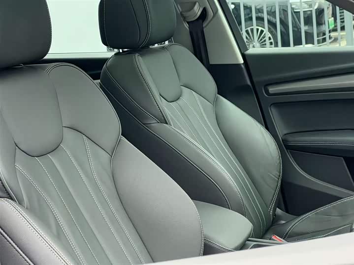 Фото 26 - Audi Q5L