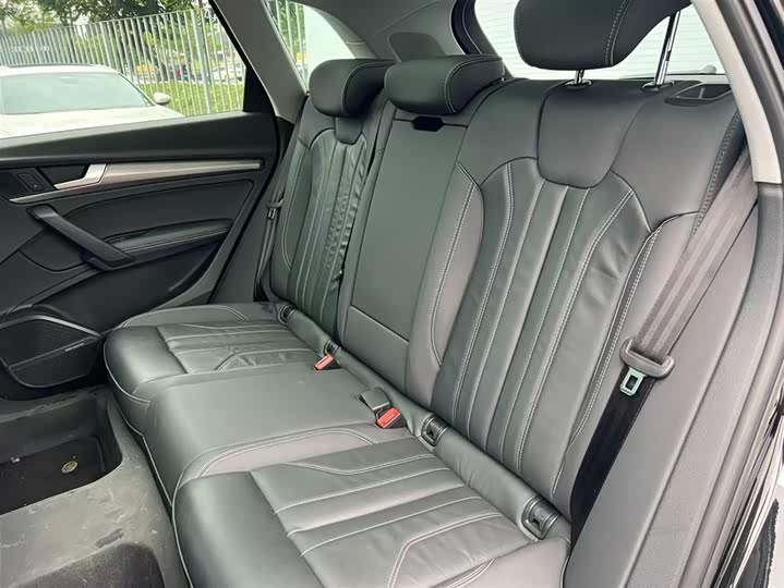 Фото 27 - Audi Q5L