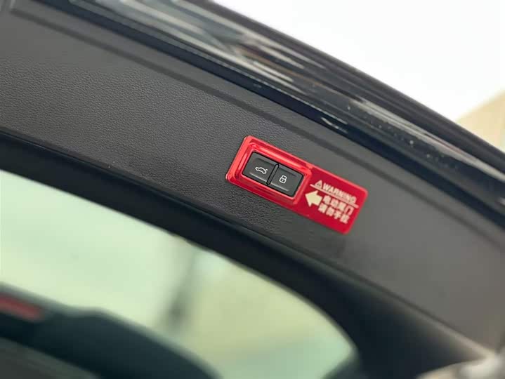 Фото 28 - Audi Q5L