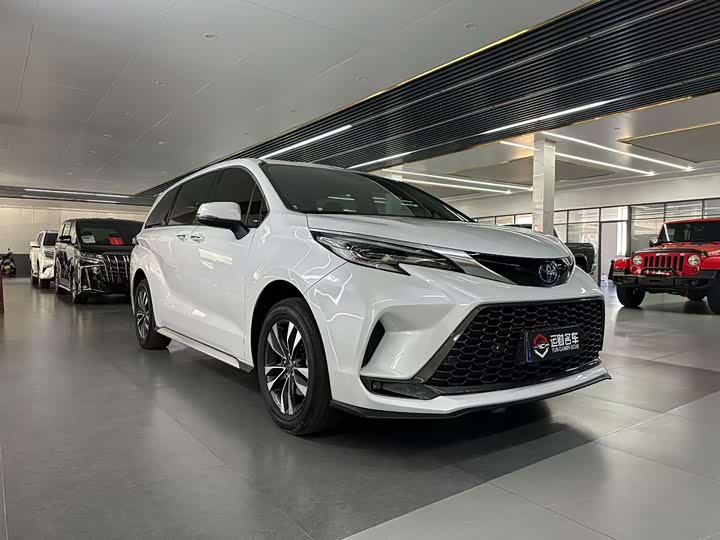 Фото 3 - Toyota Granvia