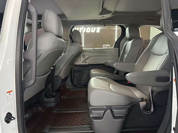 Фото 5 - Toyota Granvia