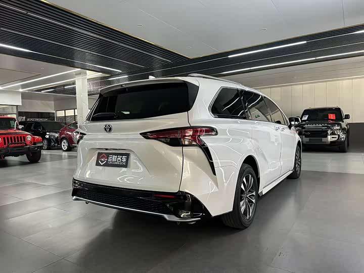 Фото 9 - Toyota Granvia