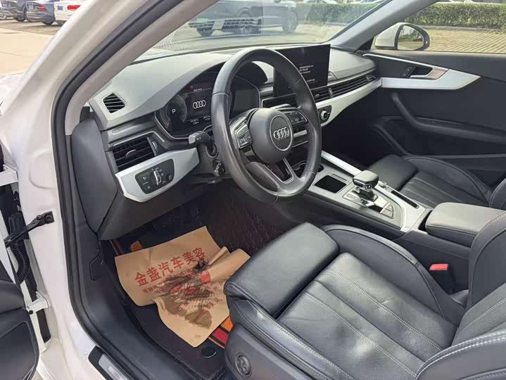 Фото 10 - Audi A4L