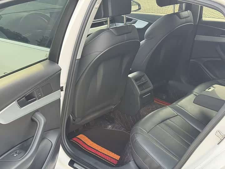 Фото 14 - Audi A4L