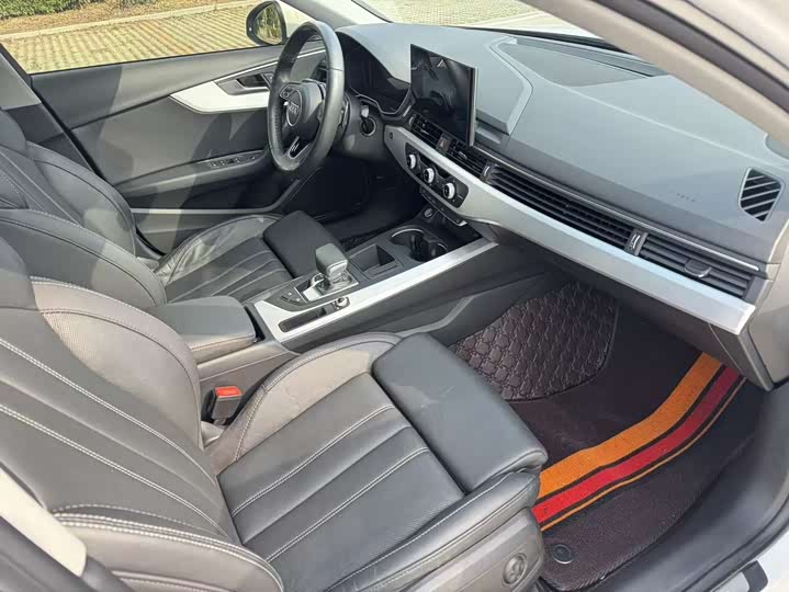 Фото 17 - Audi A4L