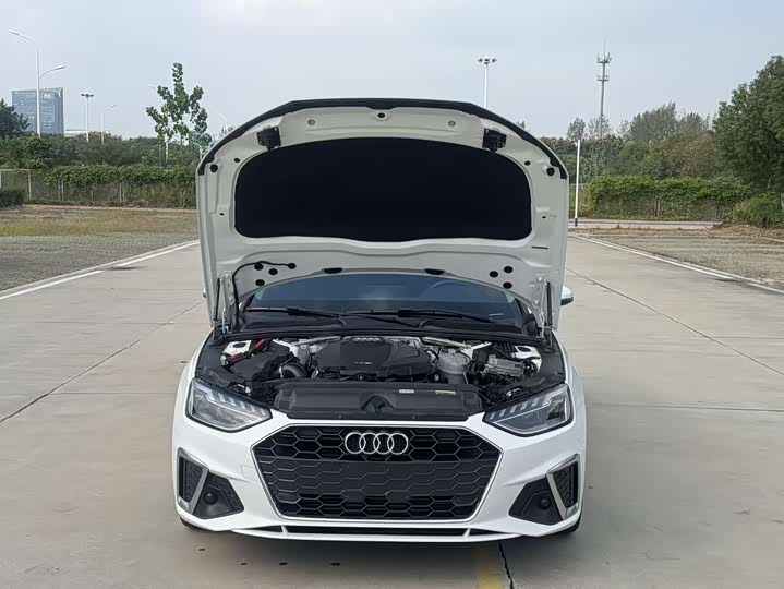 Фото 2 - Audi A4L