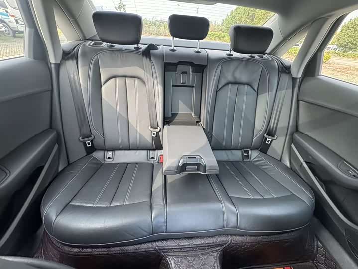 Фото 22 - Audi A4L