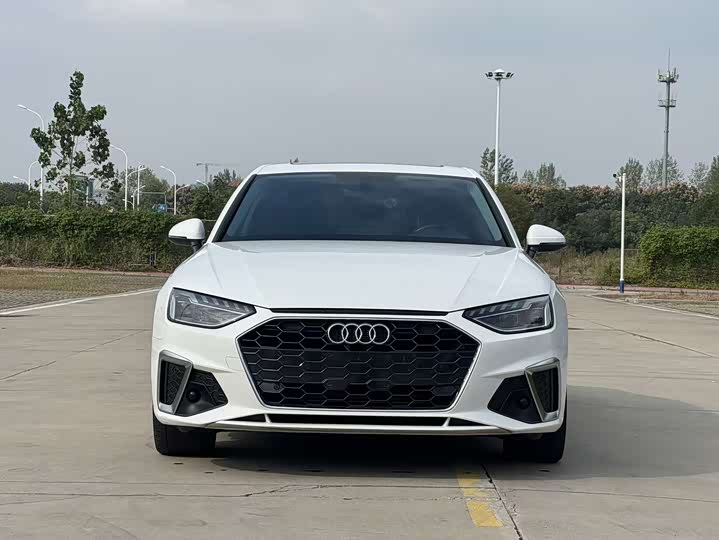 Фото 4 - Audi A4L