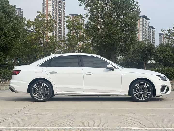 Фото 6 - Audi A4L