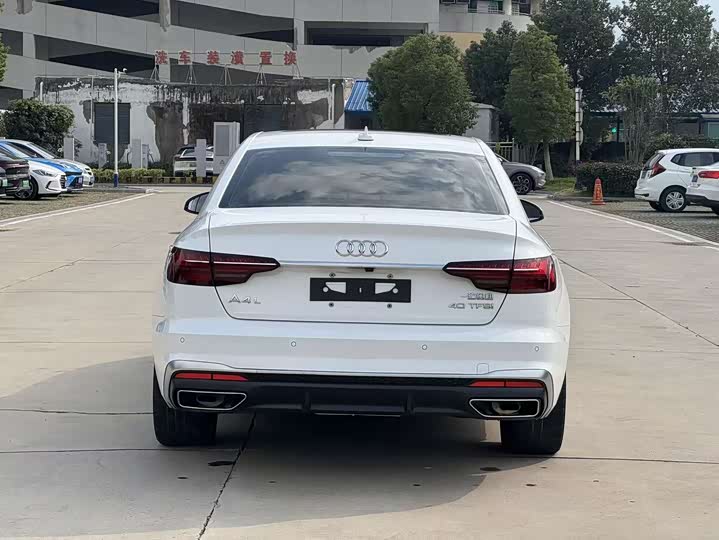 Фото 7 - Audi A4L