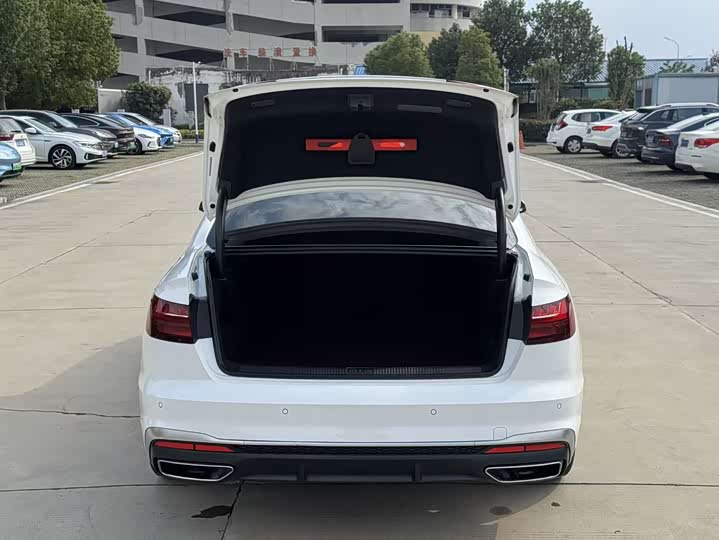 Фото 9 - Audi A4L