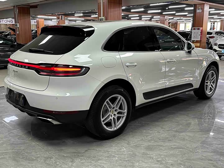 Фото 10 - Porsche Macan