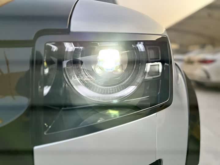 Фото 4 - Land Rover Defender