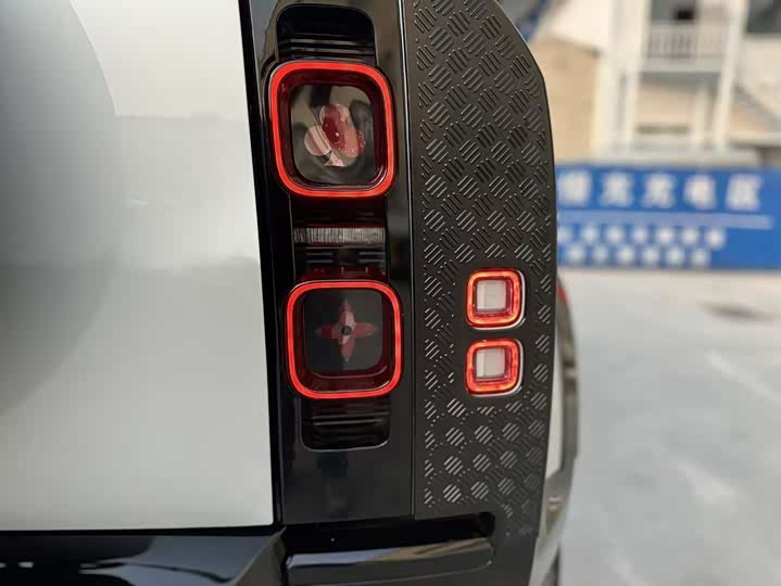 Фото 8 - Land Rover Defender