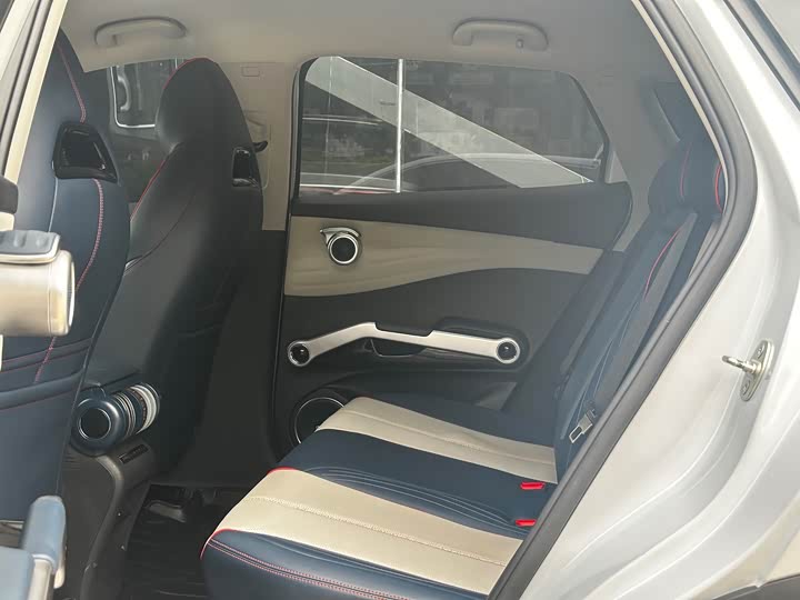 Фото 10 - BYD Yuan Plus