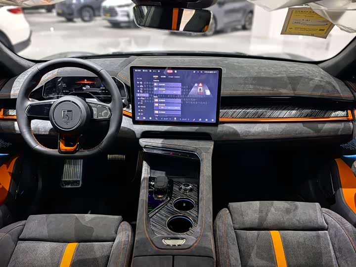 Фото 12 - Zeekr 001