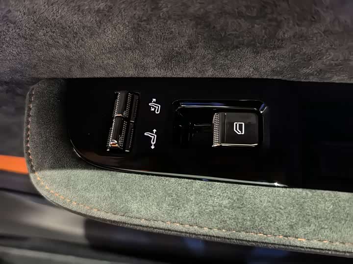 Фото 14 - Zeekr 001