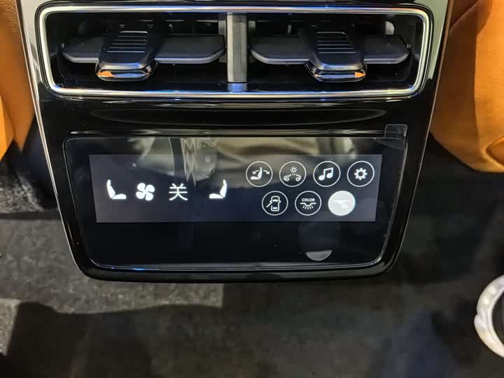 Фото 15 - Zeekr 001