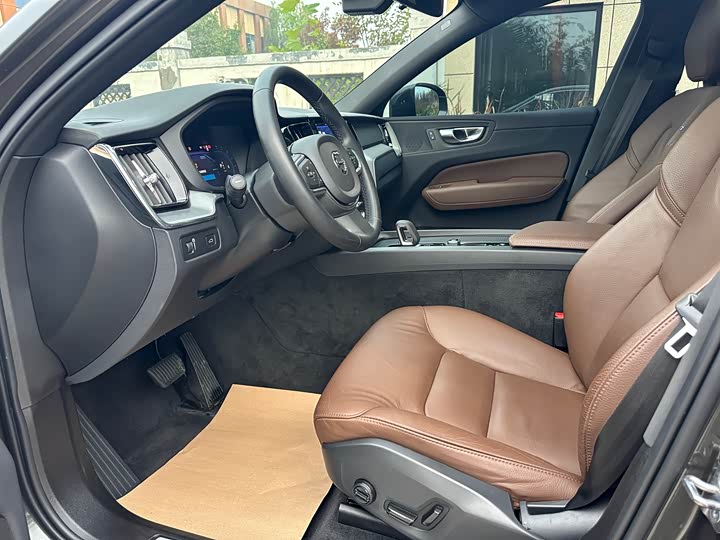 Фото 8 - Volvo XC60