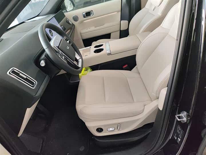 Фото 15 - LiXiang L6