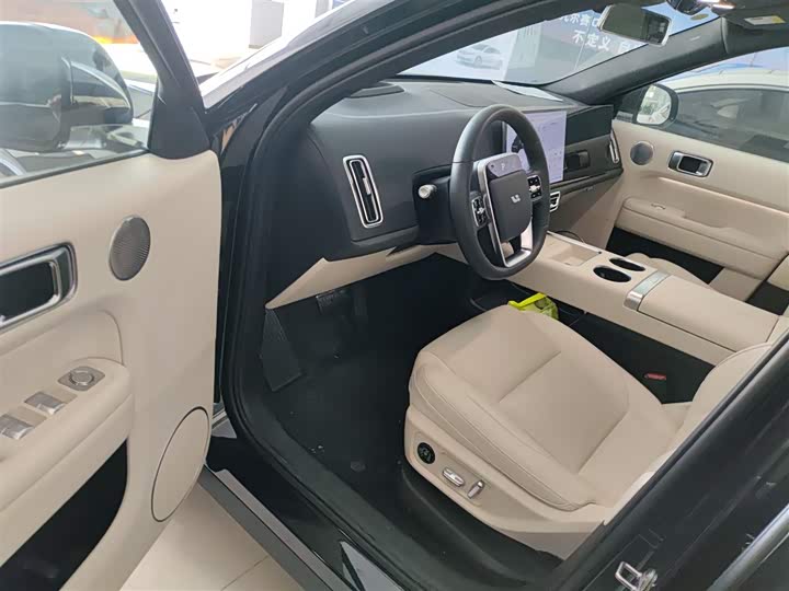 Фото 16 - LiXiang L6