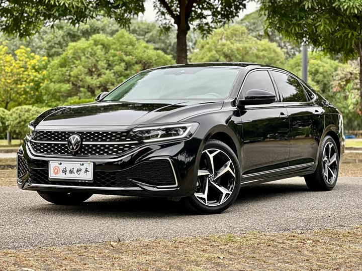 Фото 1 - Volkswagen Passat