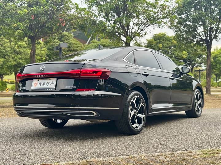 Фото 19 - Volkswagen Passat