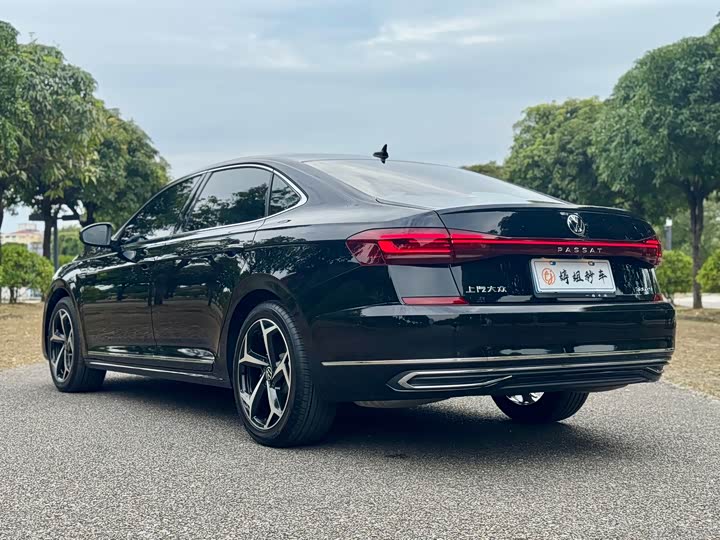 Фото 21 - Volkswagen Passat