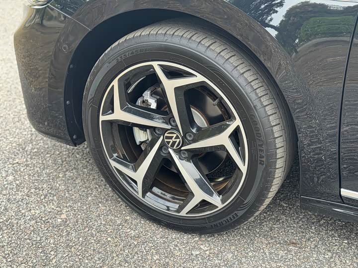 Фото 27 - Volkswagen Passat