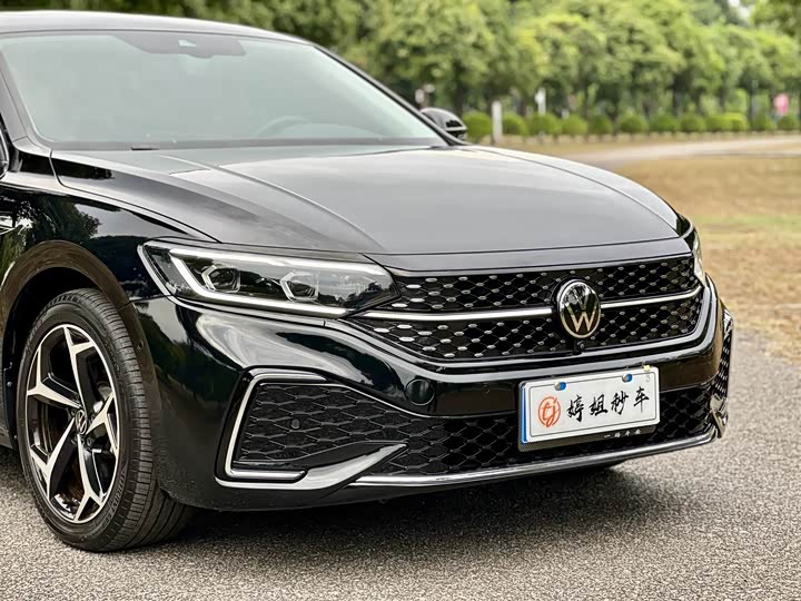 Фото 4 - Volkswagen Passat