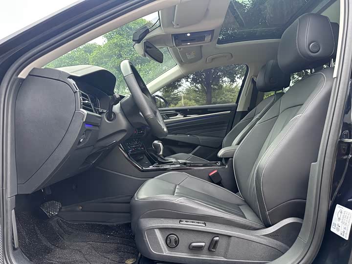 Фото 7 - Volkswagen Passat