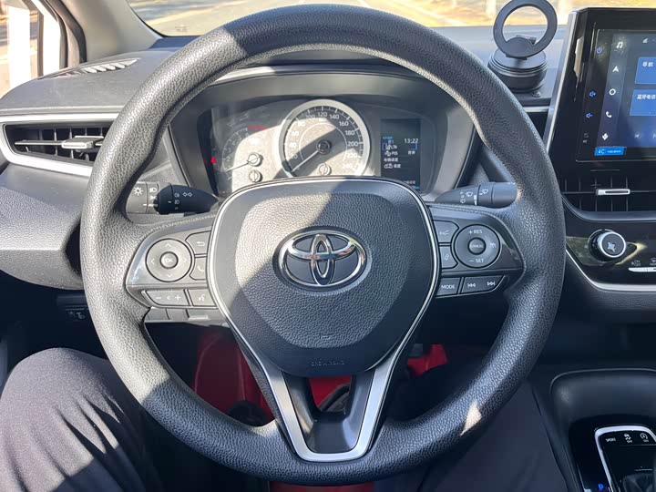 Фото 10 - Toyota Corolla