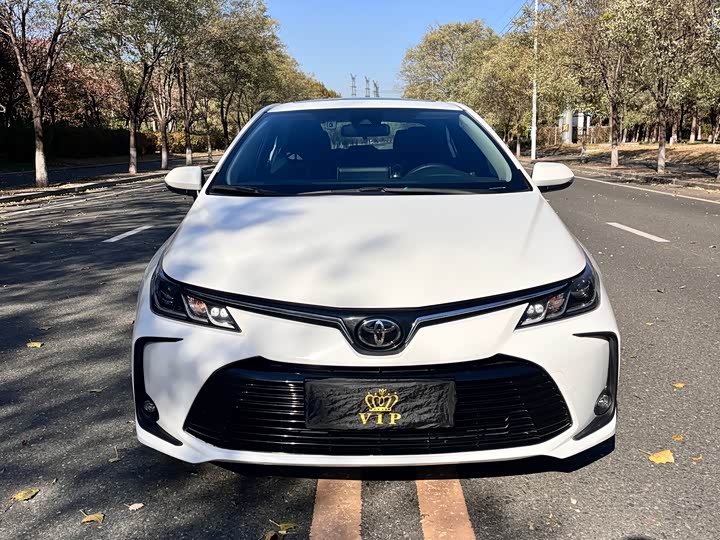 Фото 2 - Toyota Corolla