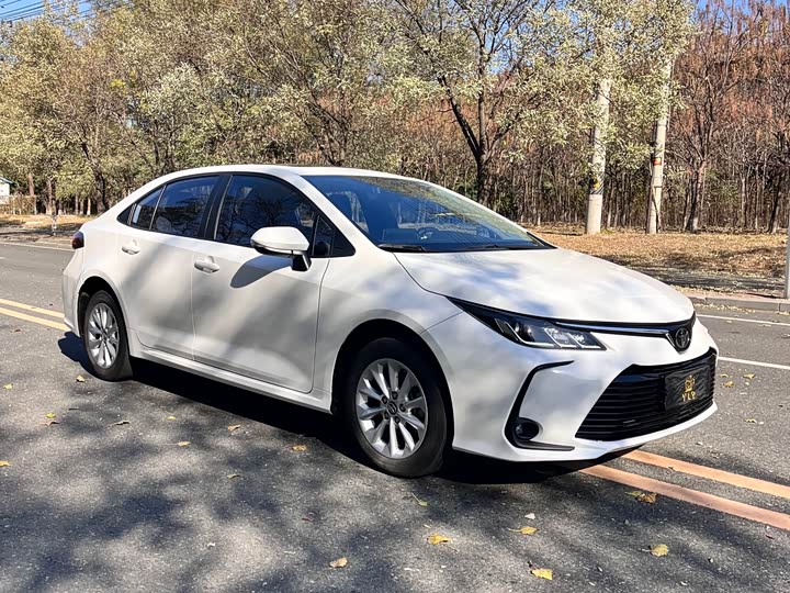 Фото 3 - Toyota Corolla