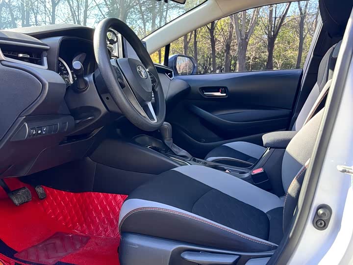 Фото 4 - Toyota Corolla