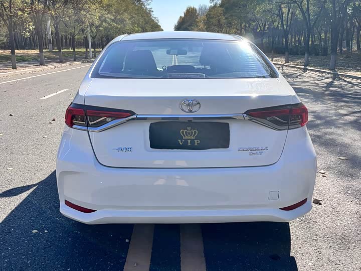 Фото 8 - Toyota Corolla