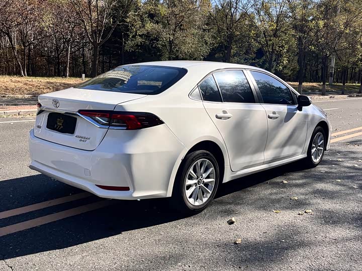 Фото 9 - Toyota Corolla