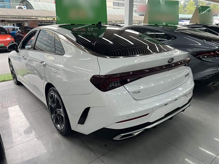 Фото 10 - Kia K5