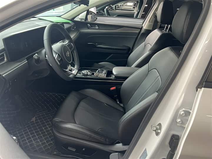 Фото 16 - Kia K5